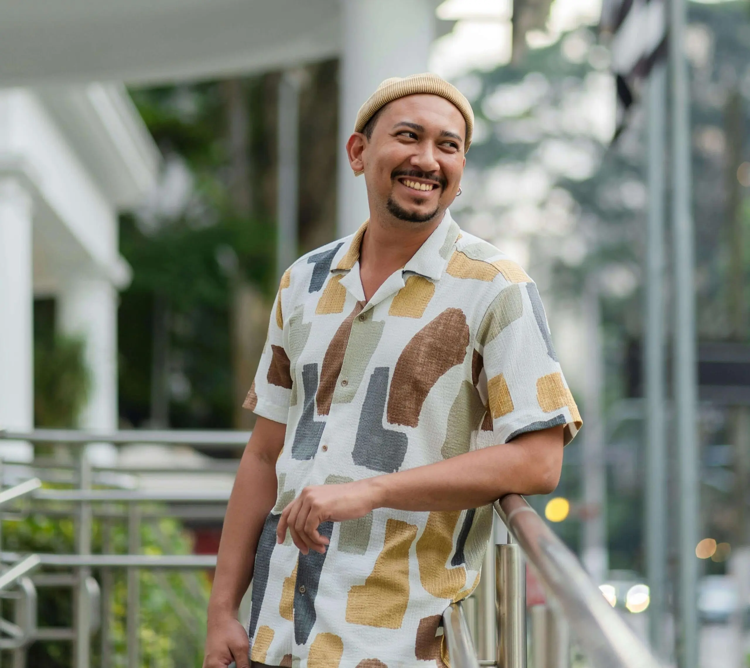 happy man outside | adult iop in houston, tx | adult intensive outpatient program in houston, tx | houston iop program | adult outpatient program | 77056 | 77005 | 77006 Happy man leaning against a metal railing. Begin seeing improvement from your depression and begin healing with the support of an adult IOP in Houston, TX.